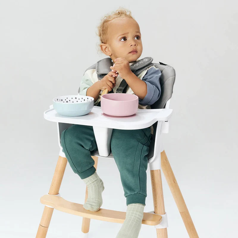 A quel âge peut-on mettre bébé dans une chaise haute ? Nos conseils sur Babykare.fr