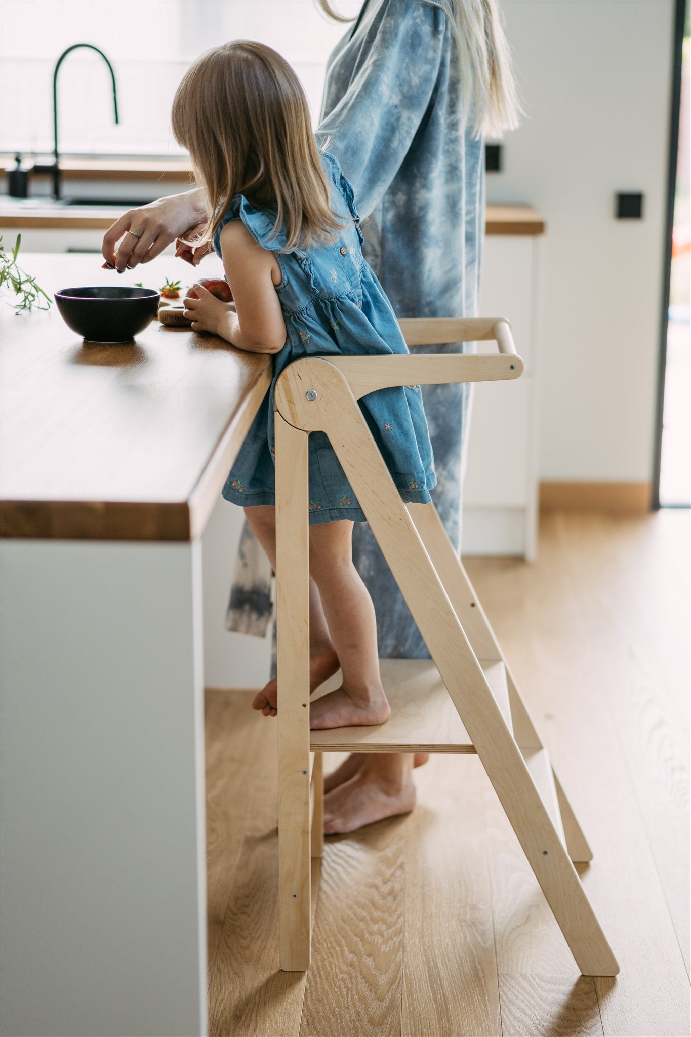 Tour d'apprentissage et d'observation Montessori pliable ultra-plate