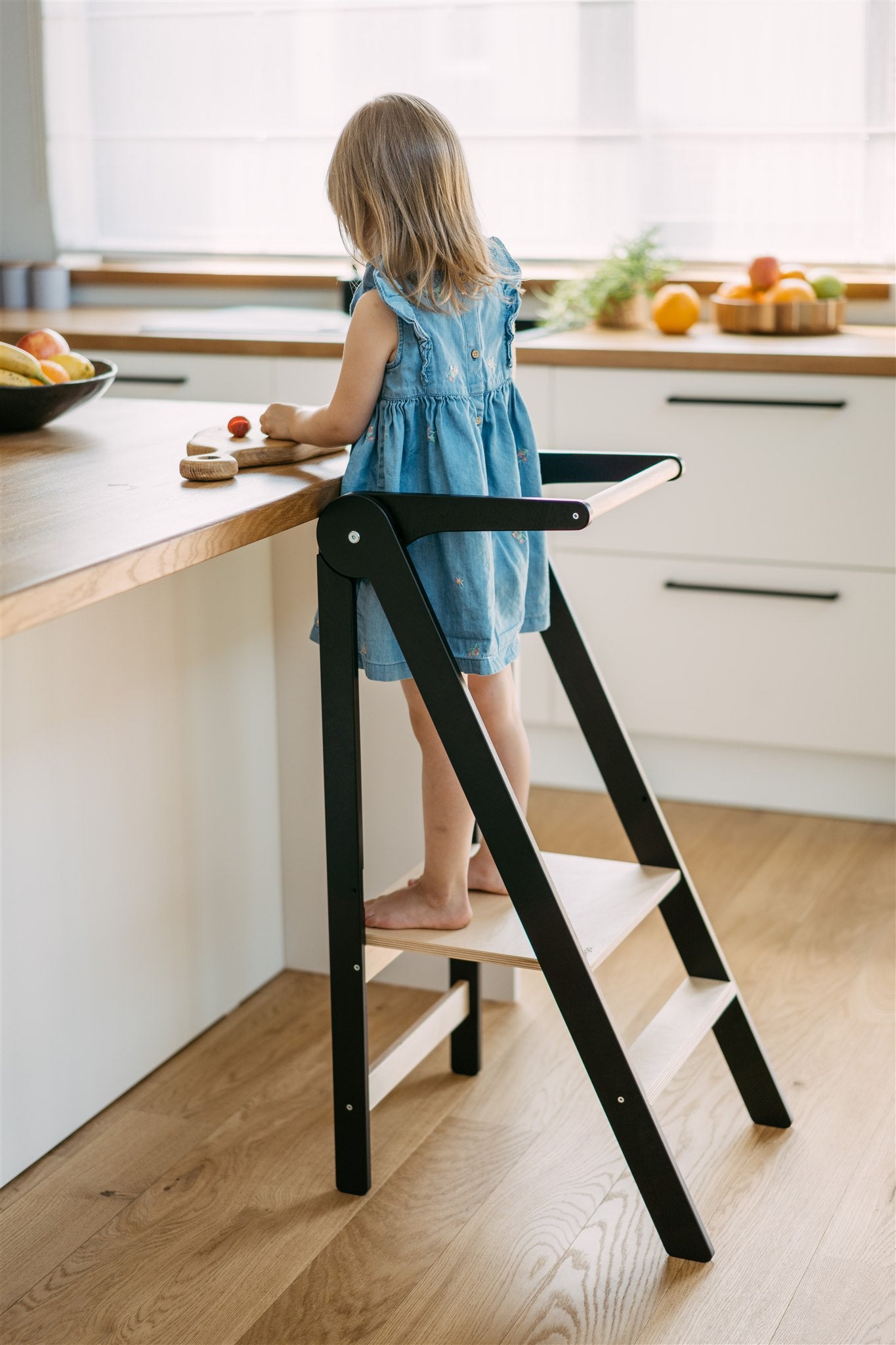 Ultra-flat foldable Montessori learning and kitchen helper tower